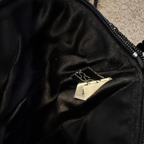 Finesse Vintage Elegant Black and Gold Beaded Shell Crossbody - Picture 5 of 8